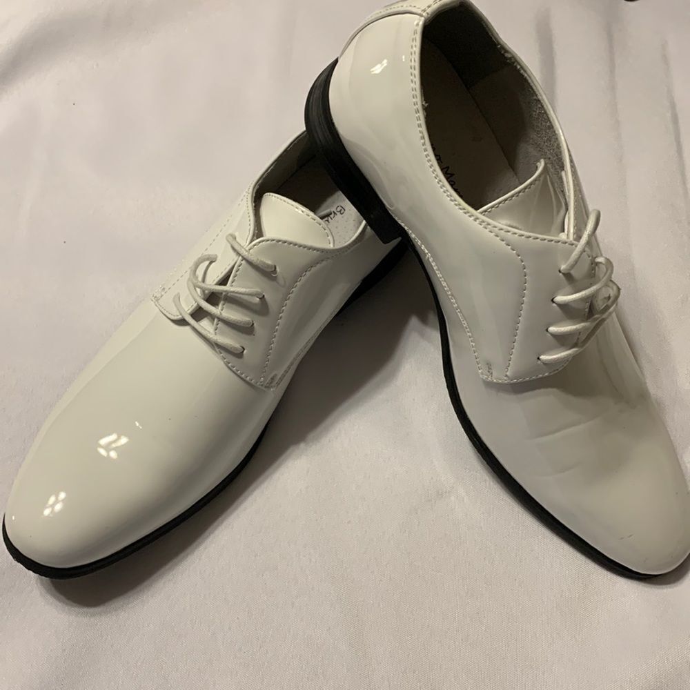 Bruno Marc size 11 white tuxedo shoes. NWOT never worn